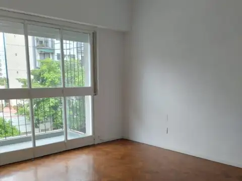 VENTA 4 Ambientes con Jardín, Quincho y Cochera en Flores 