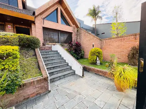 CHALET EN VENTA 4 AMB CON PARQUE PILETA Y COCHERAS
