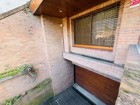 CHALET EN VENTA 4 AMB CON PARQUE PILETA Y COCHERAS