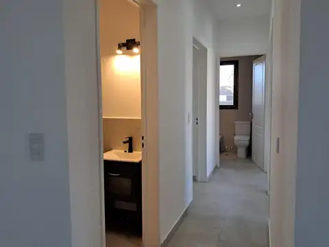 Casa en Alquiler con 3 cocheras