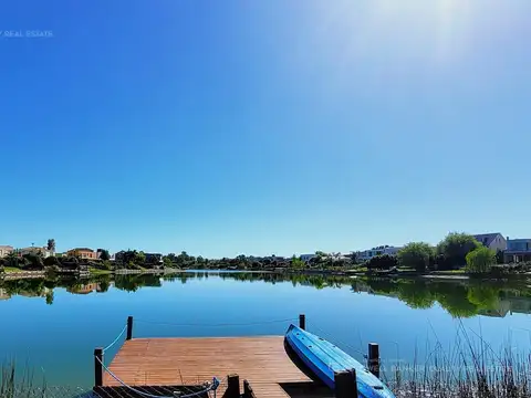 Casa frente a la laguna en San Benito - Alquiler Temporal