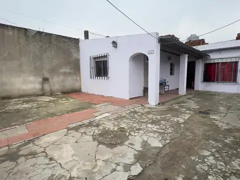 CASA CON LOCAL EN VENTA LIBERTAD MERLO