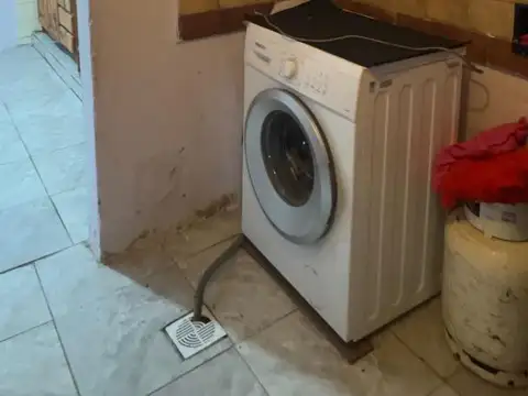 CASA CON LOCAL EN VENTA LIBERTAD MERLO