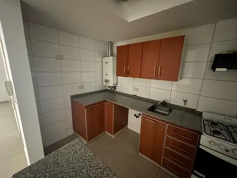alquilo depto dos dorm. con balcon. obispo oro 444
