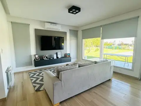 Venta Casa Santa Emilia, Pilar del Este Pileta