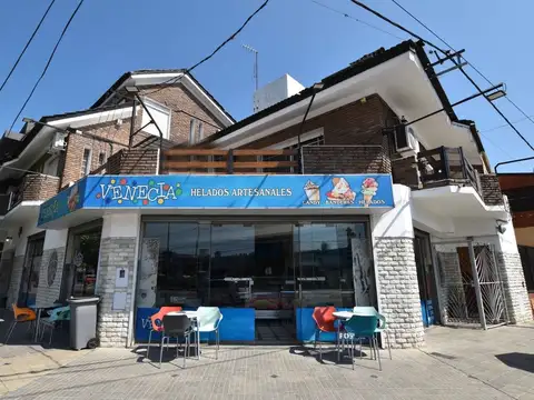 VENTA CASA 4 DORMITORIOS COCHERA Y LOCAL COMERCIAL