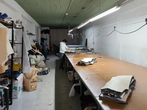 IMPORTANTE  Local - 4.90 x 25 - 2 Plantas - Oficinas - Especial p/Fábrica o Taller - Excelente precio - Consultanos  
