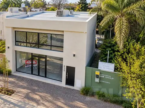LOCAL COMERCIAL A ESTRENAR | 242 m² CUBIERTOS   80 m² DE PATIO | CENTRO DE ITUZAINGÓ NORTE