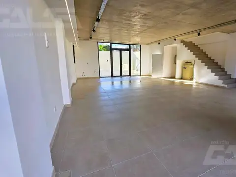 LOCAL COMERCIAL A ESTRENAR | 242 m² CUBIERTOS   80 m² DE PATIO | CENTRO DE ITUZAINGÓ NORTE