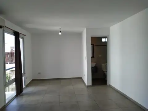 MONOAMBIENTE LUMINOSO 30m2 - bajas expensas 1 piso x escalera