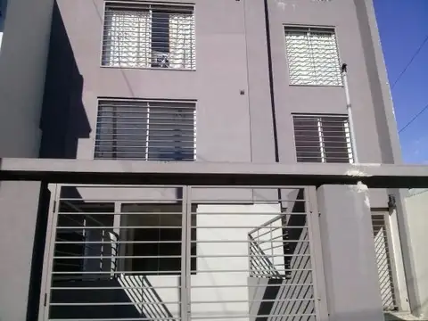 MONOAMBIENTE LUMINOSO 30m2 - bajas expensas 1 piso x escalera
