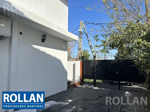 Casa en Alquiler con 2 cocheras
