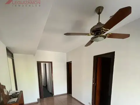 DEPARTAMENTO 3 AMB CON BALCON - AL FRENTE  - CON COCHERA PROPIA EN EDIFICIO - ZONA TRANSITADA - ZONA