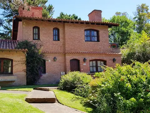 Casa en Alquiler -Zona Lasalle / REF: 8962