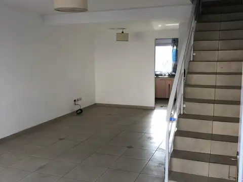 Depto Tipo Casa en Alquiler de 5 ambientes