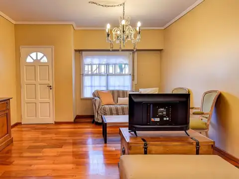 Casa 5 ambientes con 4 baños