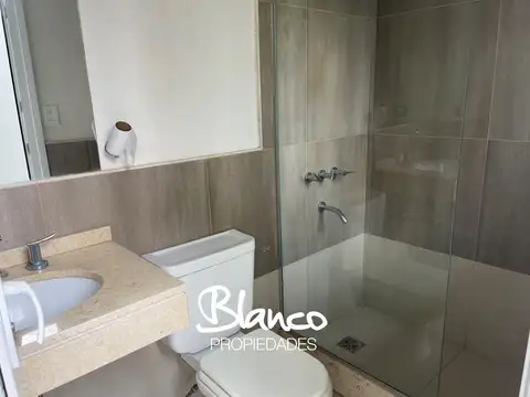 Casa en Alquiler con 1 cochera