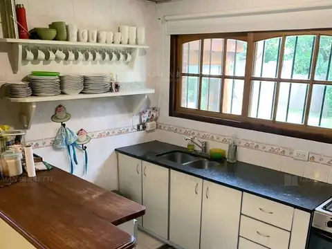 Casa 4 ambientes con 2 baños