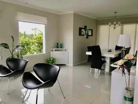 Casa 5 ambientes con 4 baños
