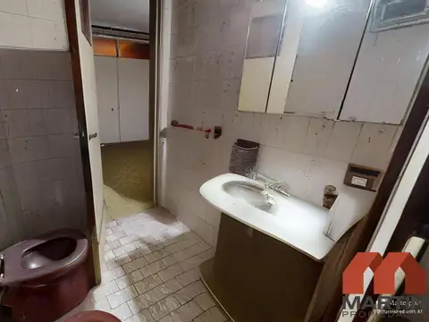 Chalet en venta en Martinez 5 ambientes, 2 baños, para dos familias A RECICLAR. 6 C/Av Sta Fe.