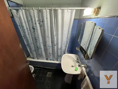 Casa en venta - 2 Dormitorios 1 Baño - 120Mts2 - La Plata
