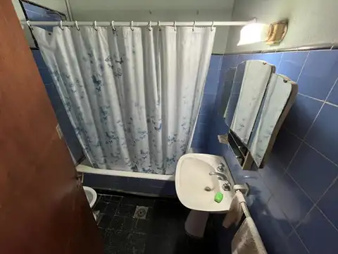 Casa en venta - 2 Dormitorios 1 Baño - 120Mts2 - La Plata