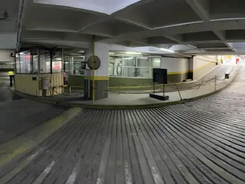 Cochera para camioneta en Bristol Center - Centro