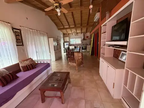 Casa 3 ambientes con 2 baños