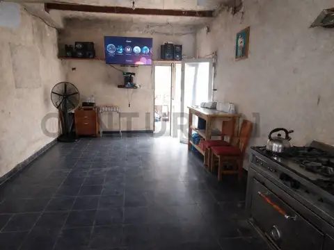 Casa 6 ambientes con 2 baños