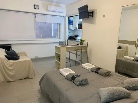 EXCELENTE UBICACIÓN, MONOAMBIENTE UNICO Y COMODO  