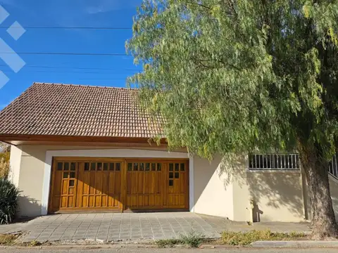 Casa en Venta con 2 cocheras