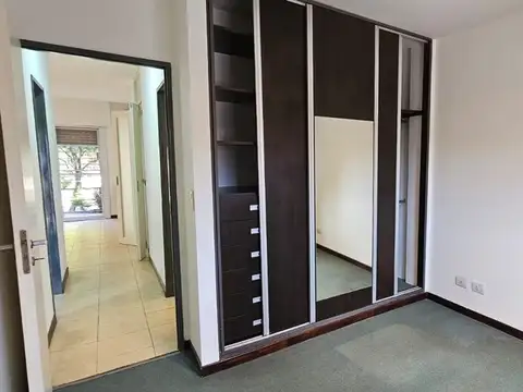 Depto Tipo Casa en Alquiler con 1 cocheras