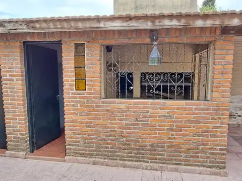 Casa 7 ambientes con 2 baños