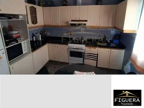 Casa 7 ambientes con 2 baños