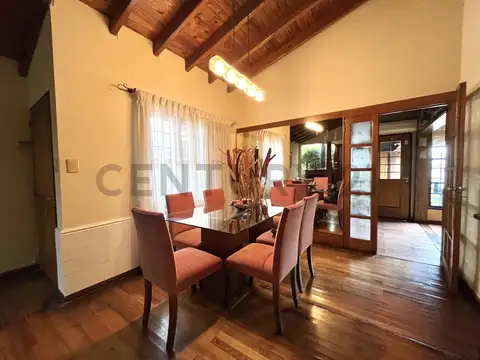 Casa en Venta con 2 cocheras