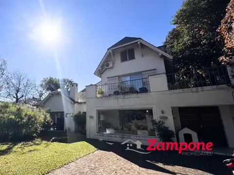 Casa en Venta con 3 cocheras