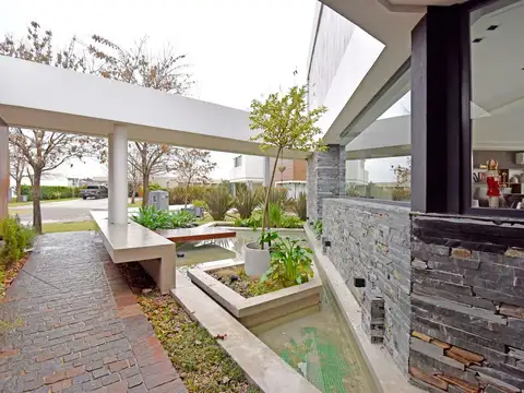 Casa 7 ambientes con 5 baños