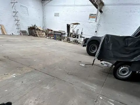 Moreno 4259 - Galpón con oficinas 750 m2