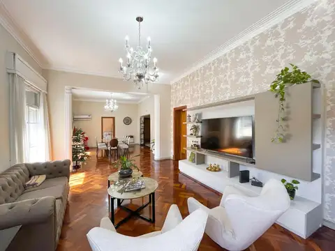 Departamento de piso exclusivo con 5 dormitorios, 3 baños y cochera