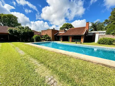 Casa en Venta, zona Colegio San Antonio.