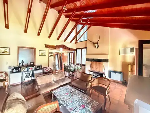 Casa en Venta, zona Colegio San Antonio.