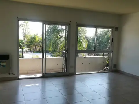 Casa en Alquiler con 1 cochera