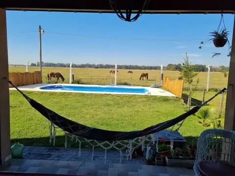 Hermosa casa 2 plantas con vista al campo en Domselaar Chico VENTA