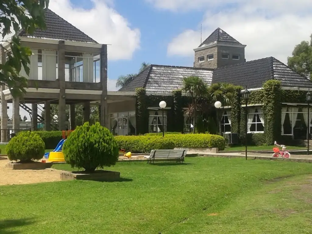 Áreas comunes sum, piscina, club-house, juegos en El Lauquen Club de Campo