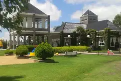 Áreas comunes sum, piscina, club-house, juegos en el Barrio cerrado, El Lauquen Club de Campo