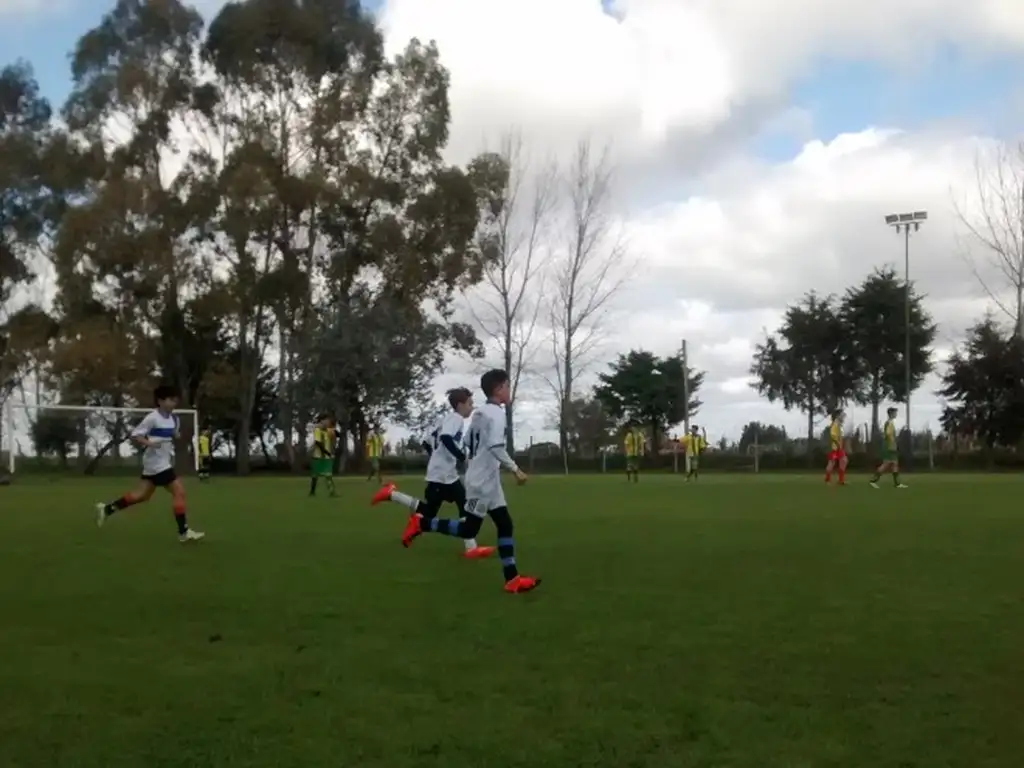 Actividades deportivas futbol, paddle, tenis, hockey en El Lauquen Club de Campo