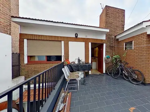 CASA CON TERRAZA PARRILLA VALENTIN ALSINA LANUS