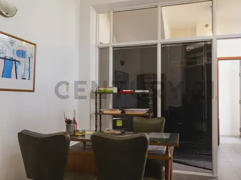 VENTA LOCAL + DEPARTAMENTO 2 DORMITORIOS (frente a la Municipalidad de Ensenada)