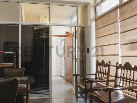 VENTA LOCAL + DEPARTAMENTO 2 DORMITORIOS (frente a la Municipalidad de Ensenada)