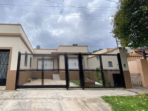 Casa en Venta con gran jardín Jose Leon Suarez